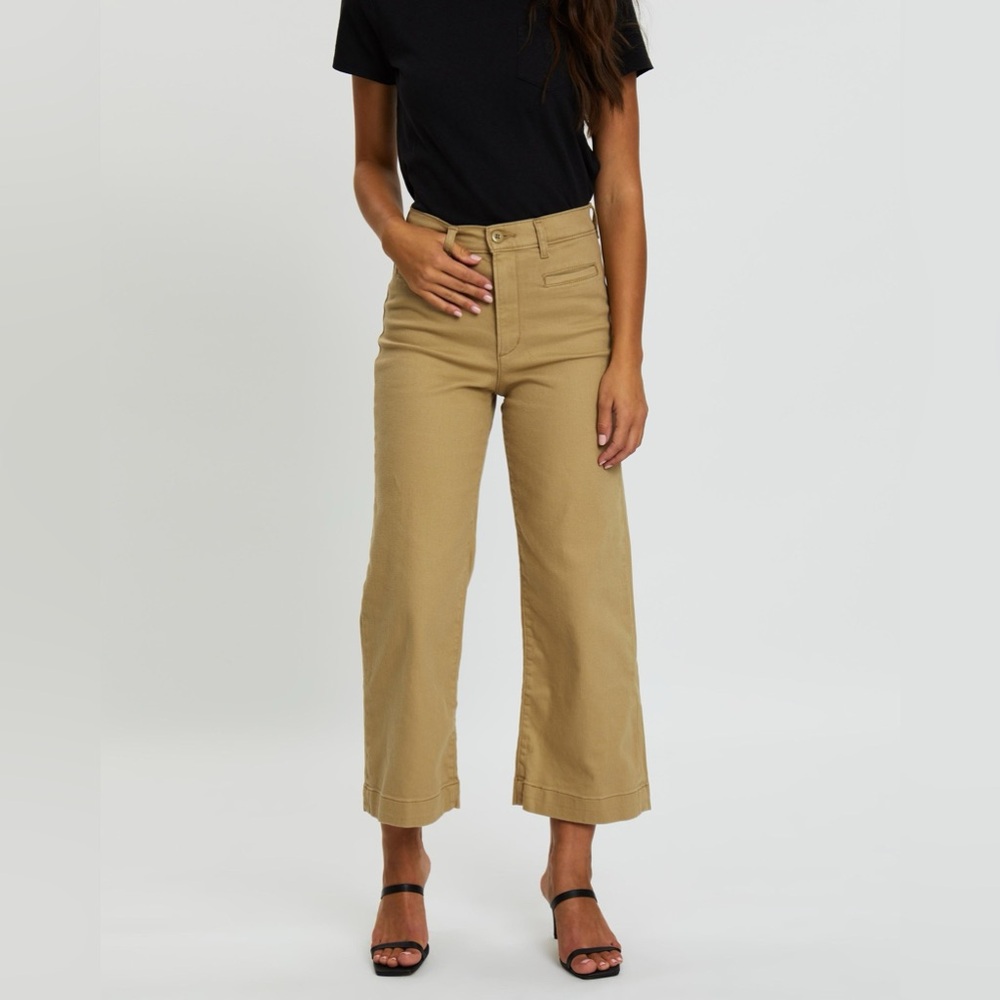Levi’s Ribcage Wide Leg Crop Khakis